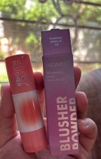 Hudamoji Powder Blush With Sponge Shade 03 Almond Vanilla