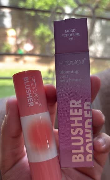 Hudamoji Powder Blush With Sponge Shade 05 Mood Exposure